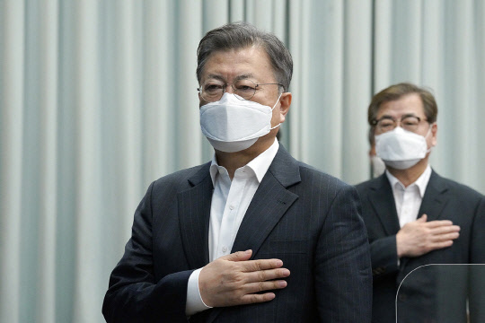 22일 문재인 대통령이 청와대에서 국무회의를 주재하고 있다. 청와대 제공.